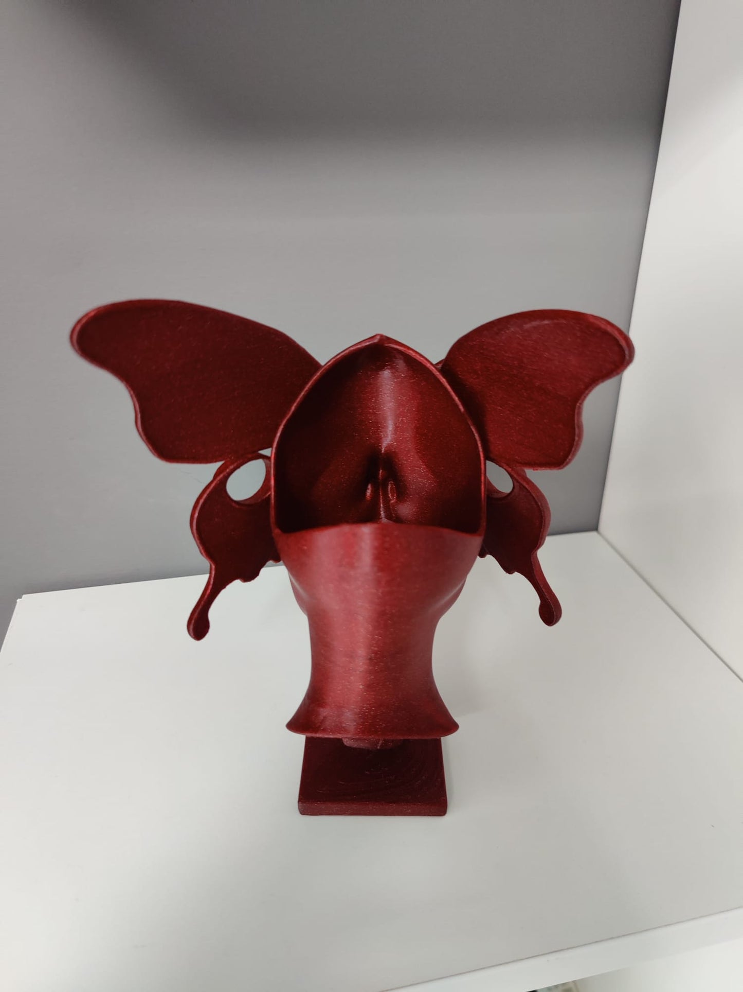 Kelebek Başlı Vazo Heykeli