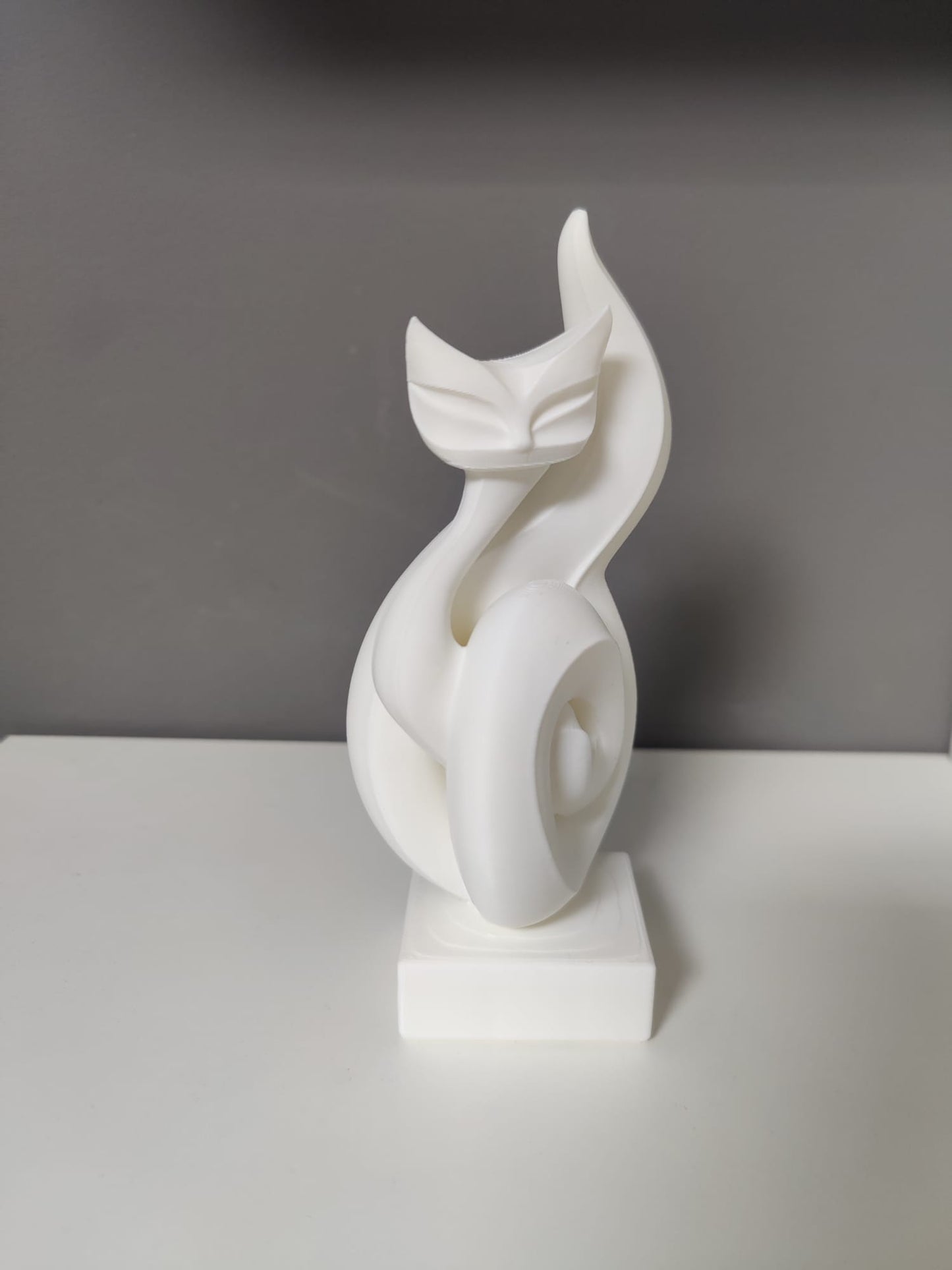Beyaz Fısıltı Modern Kedi Heykeli