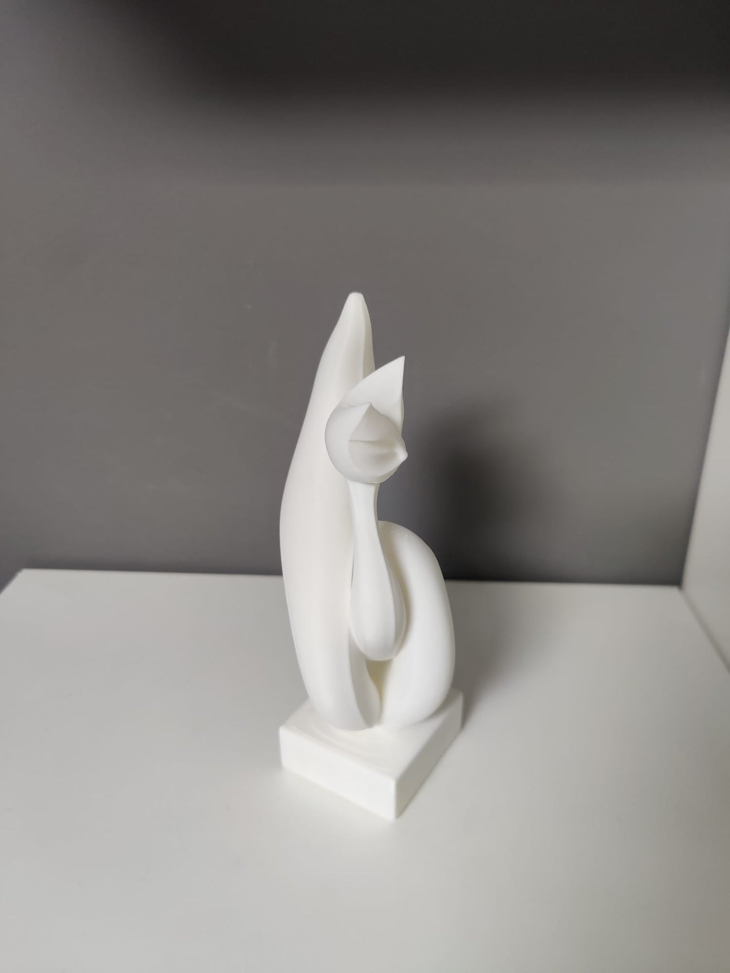 Beyaz Fısıltı Modern Kedi Heykeli