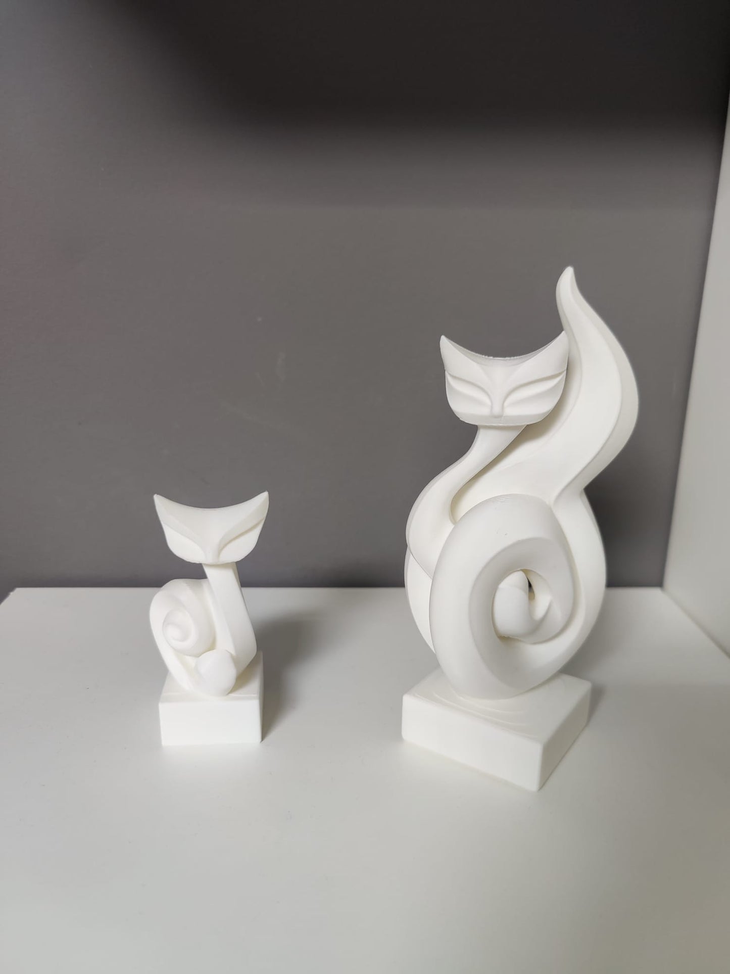 Beyaz Fısıltı Modern Kedi Heykeli